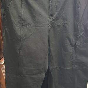 Kirkland Signature Black Capris Pants